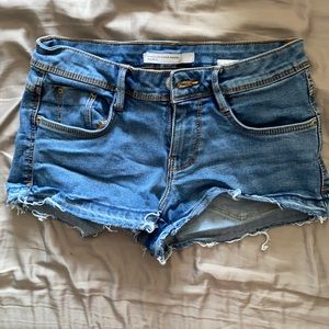 Denim short shorts by Zara. Size 02 US or 34 EUR
